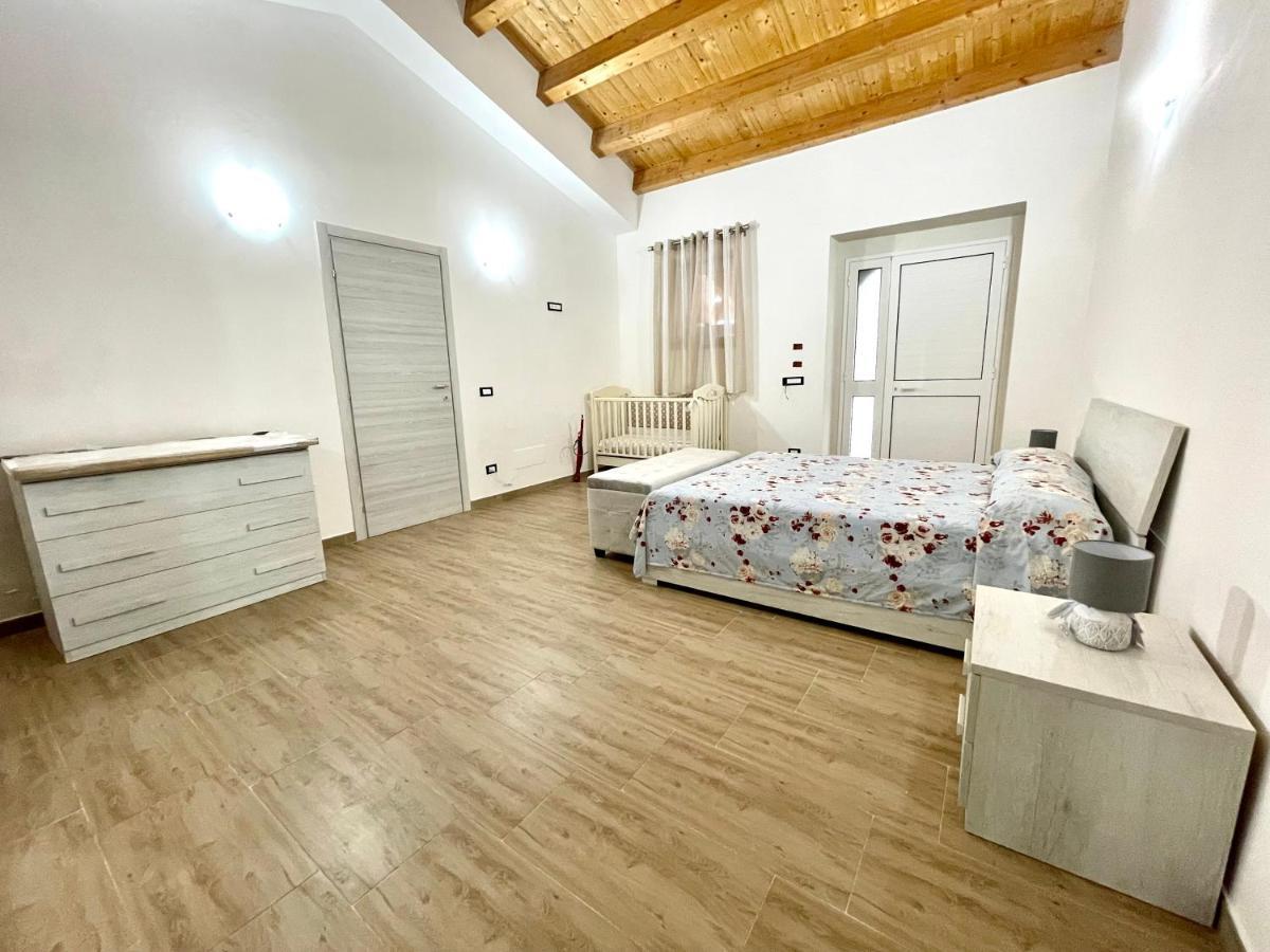 Villa Nunzia con piscina, sauna e idromassaggio. Floridia Esterno foto