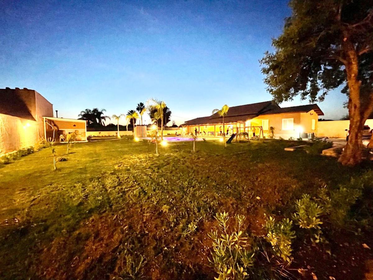 Villa Nunzia con piscina, sauna e idromassaggio. Floridia Esterno foto