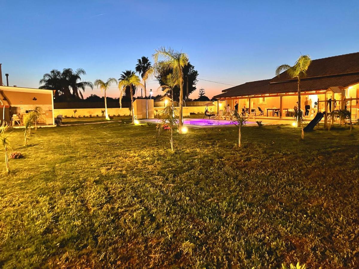 Villa Nunzia con piscina, sauna e idromassaggio. Floridia Esterno foto